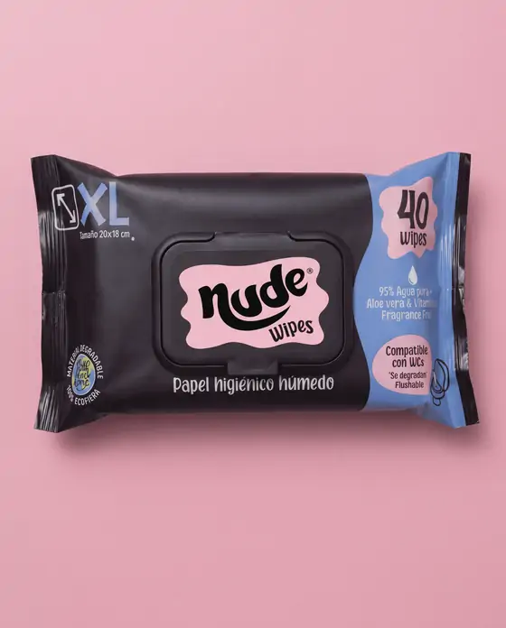 Pack de NUDE de 40 unidades, visto de frente sobre fondo rosado.